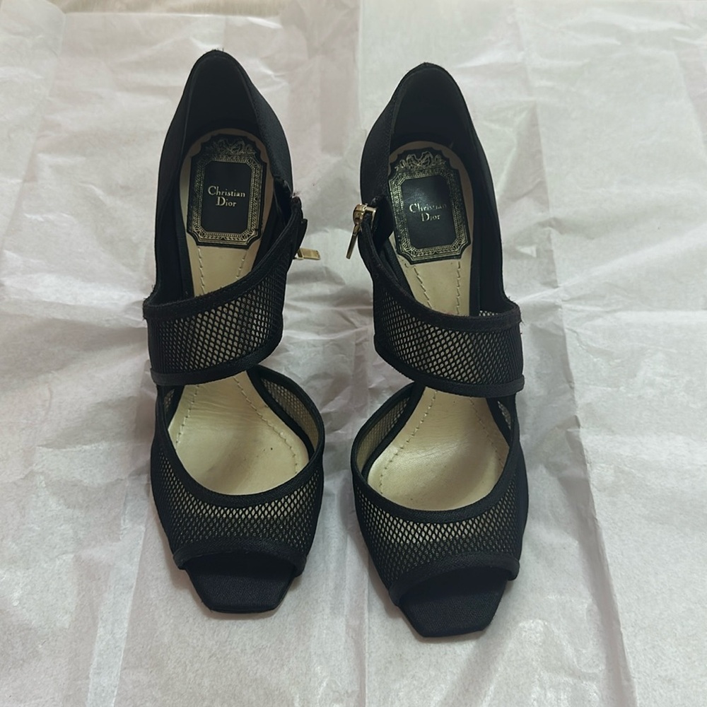 Impecable Christian Dios Sandals , only one time used , very pretty